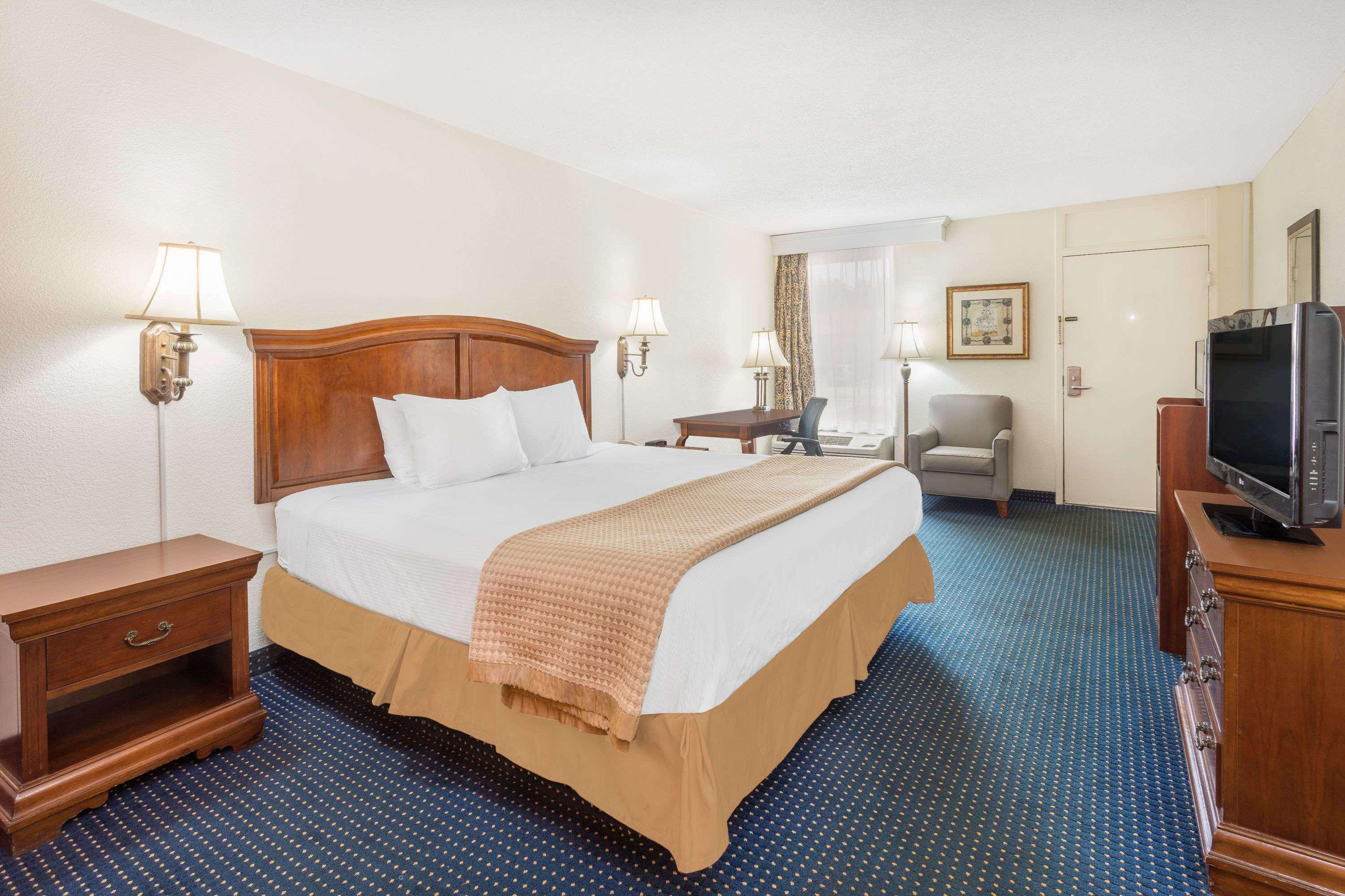 Hotel Baymont By Wyndham Rocky Mount I-95 Extérieur photo