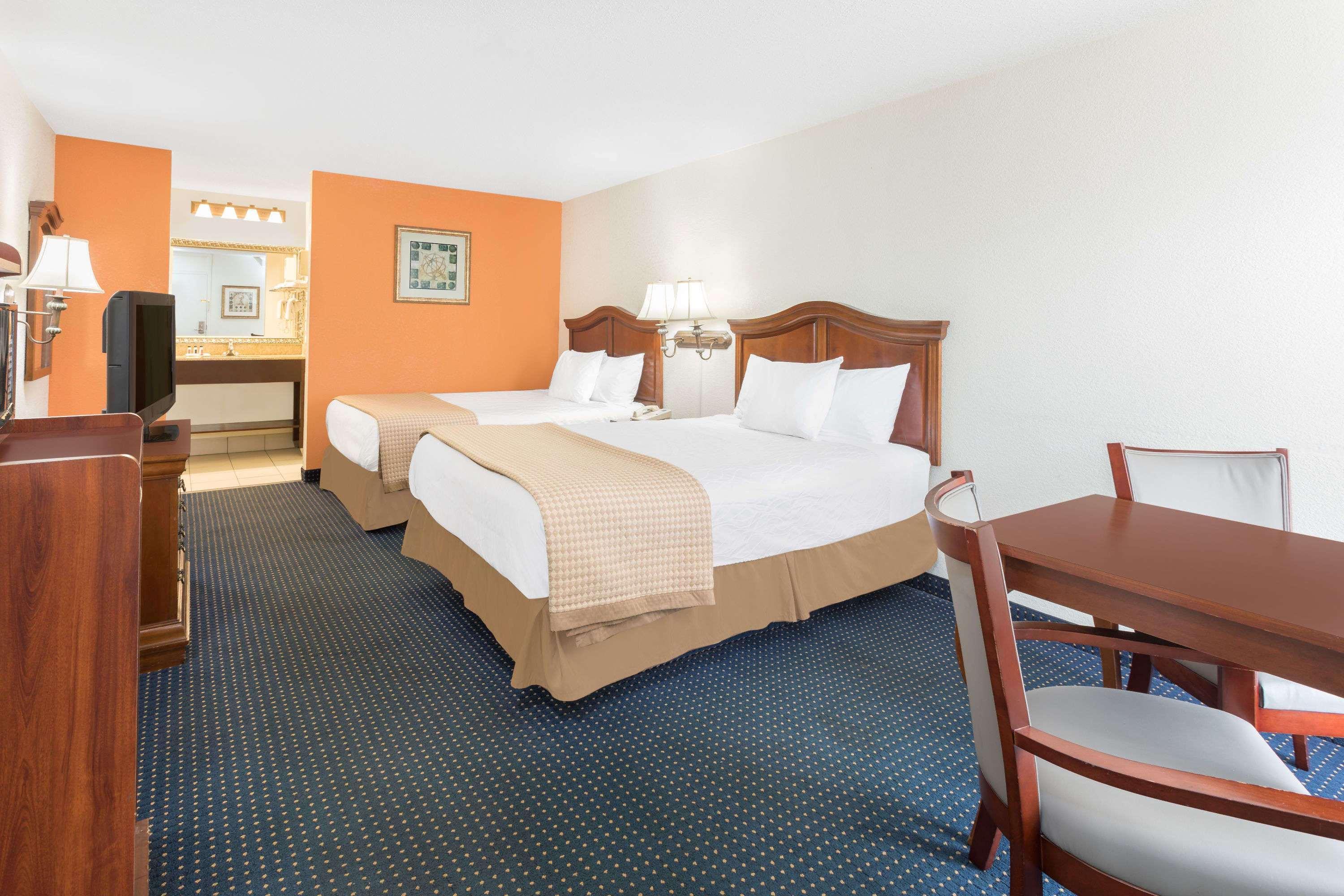 Hotel Baymont By Wyndham Rocky Mount I-95 Extérieur photo
