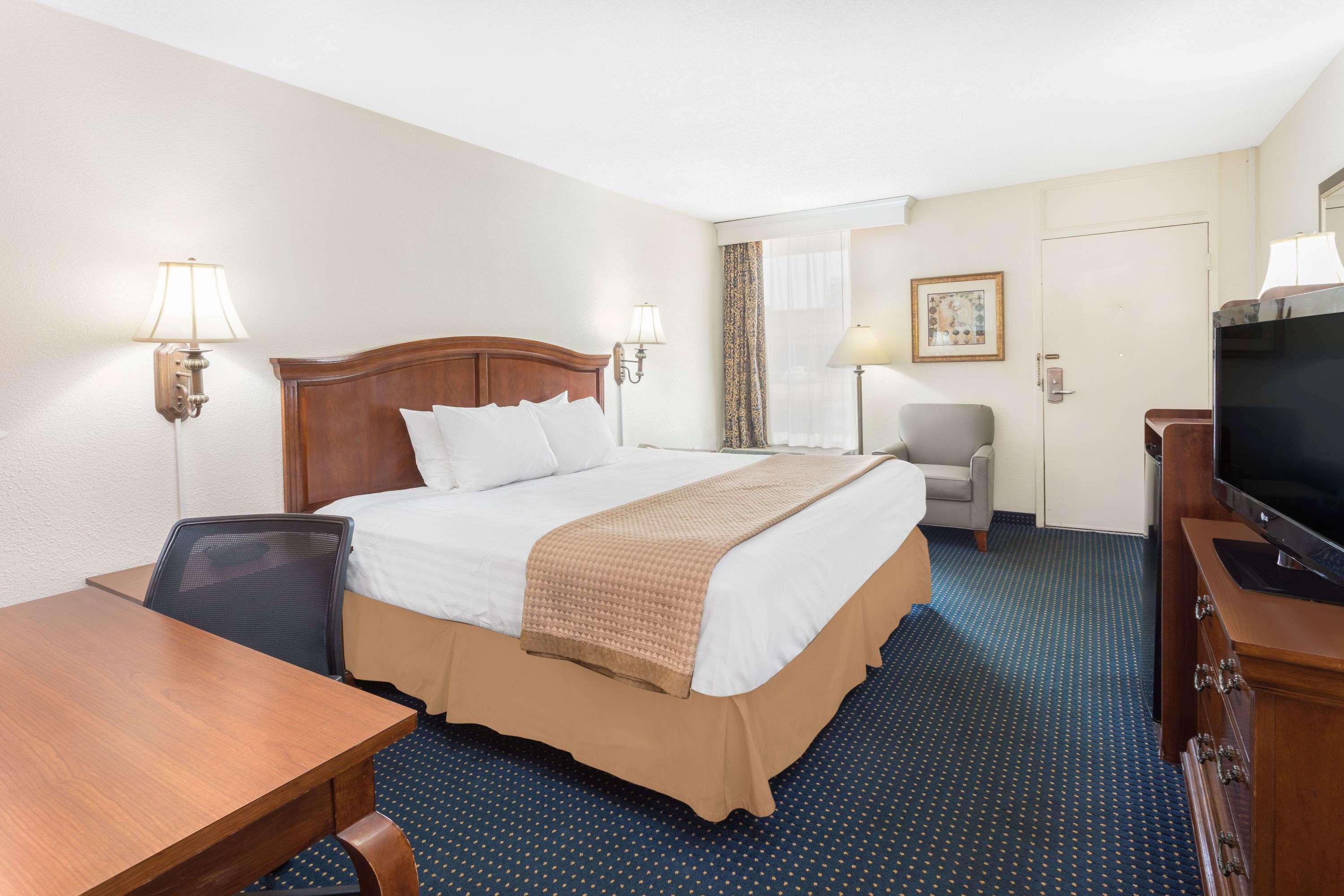 Hotel Baymont By Wyndham Rocky Mount I-95 Extérieur photo