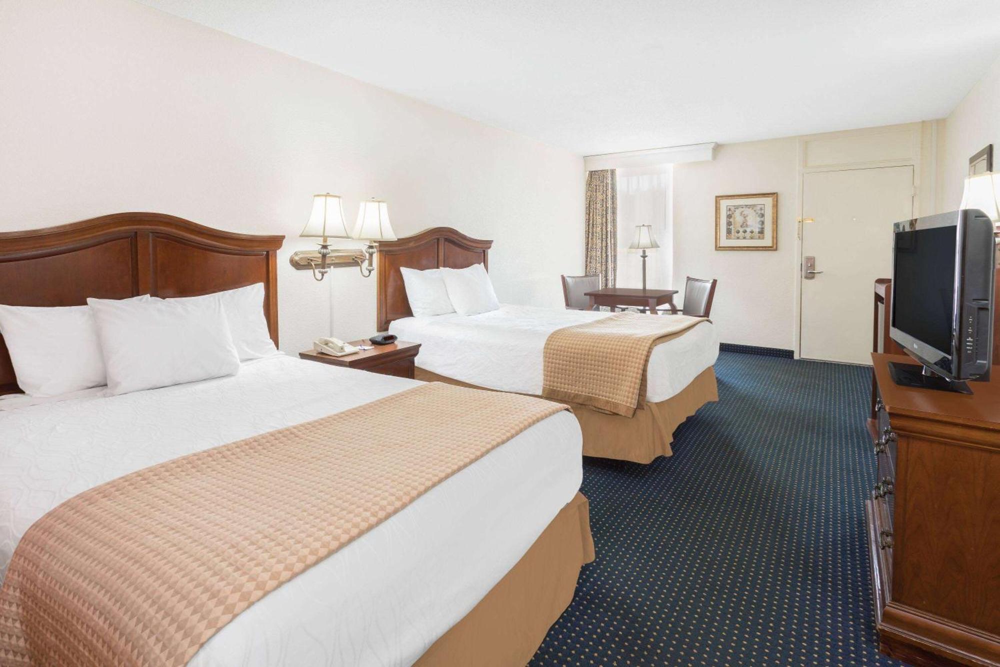 Hotel Baymont By Wyndham Rocky Mount I-95 Extérieur photo