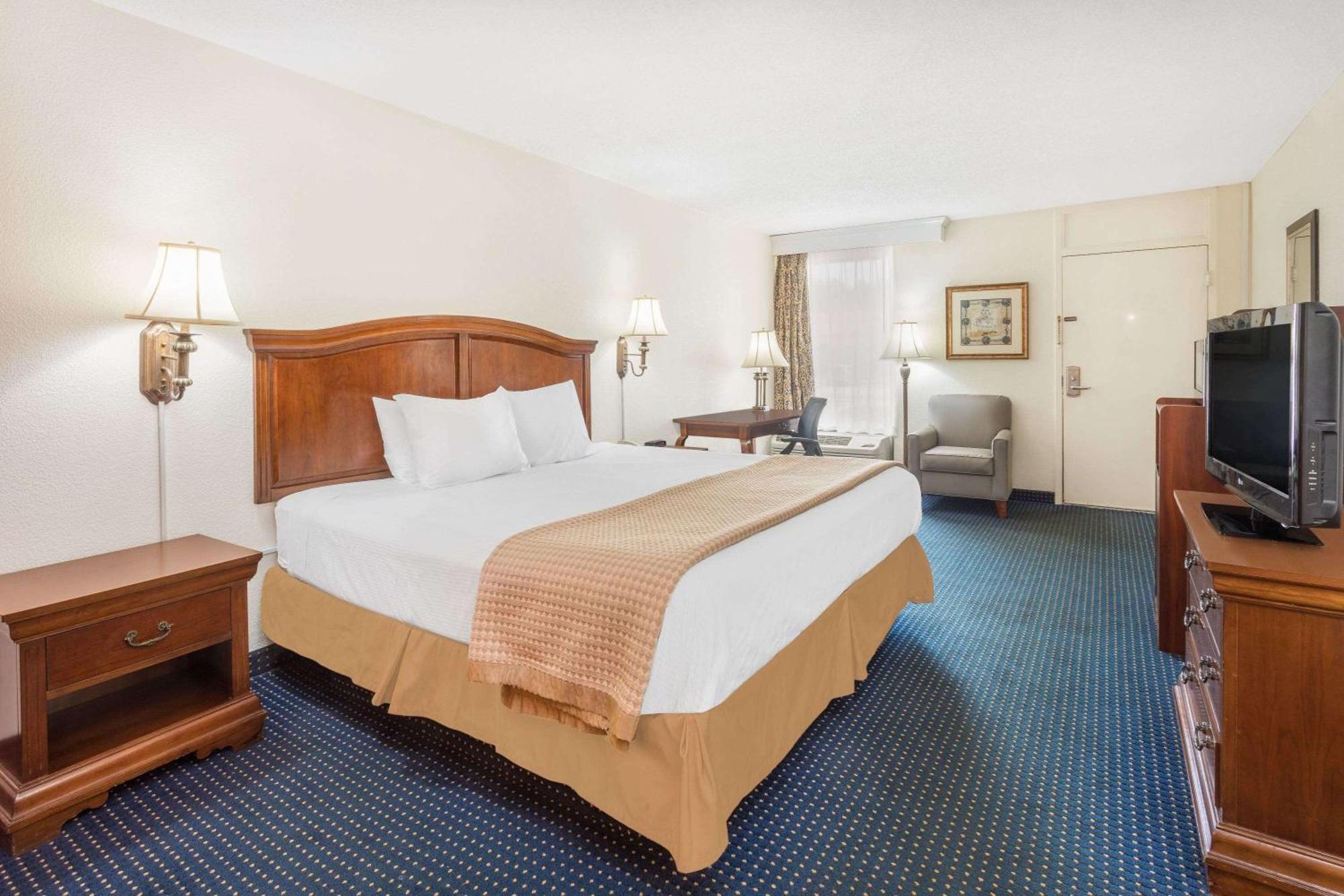 Hotel Baymont By Wyndham Rocky Mount I-95 Extérieur photo