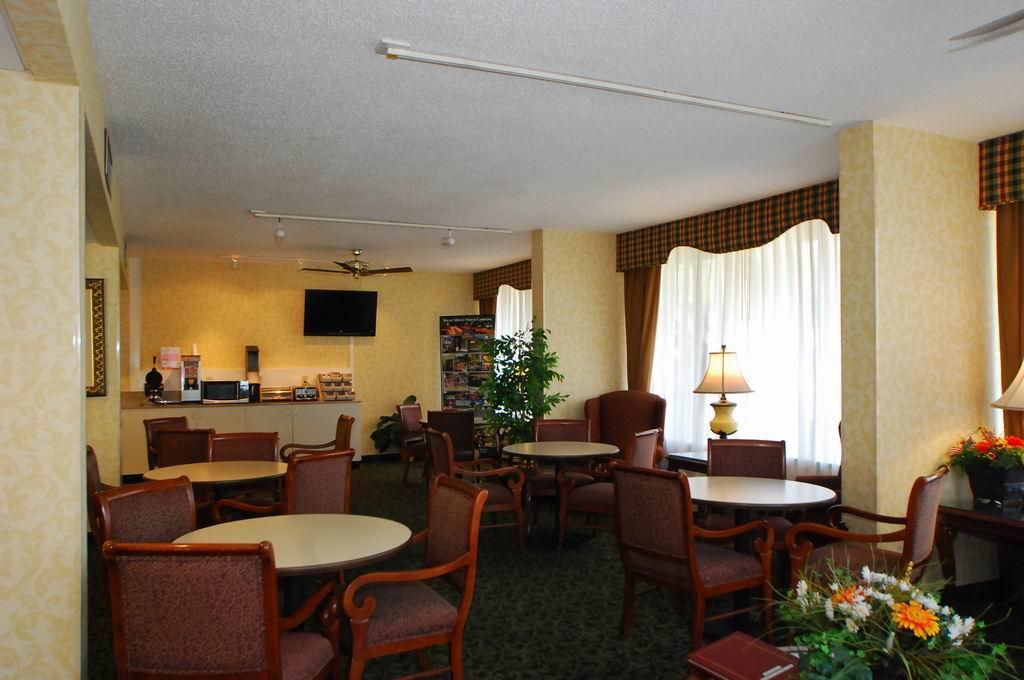 Hotel Baymont By Wyndham Rocky Mount I-95 Restaurant photo
