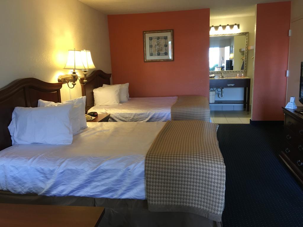 Hotel Baymont By Wyndham Rocky Mount I-95 Extérieur photo