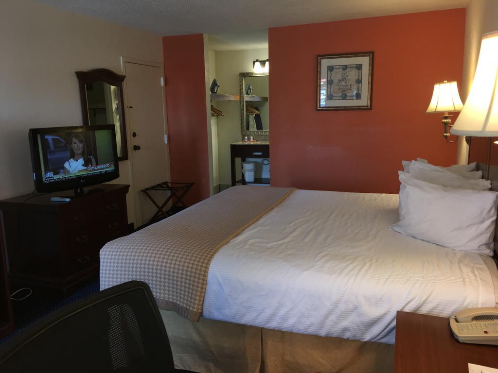 Hotel Baymont By Wyndham Rocky Mount I-95 Extérieur photo