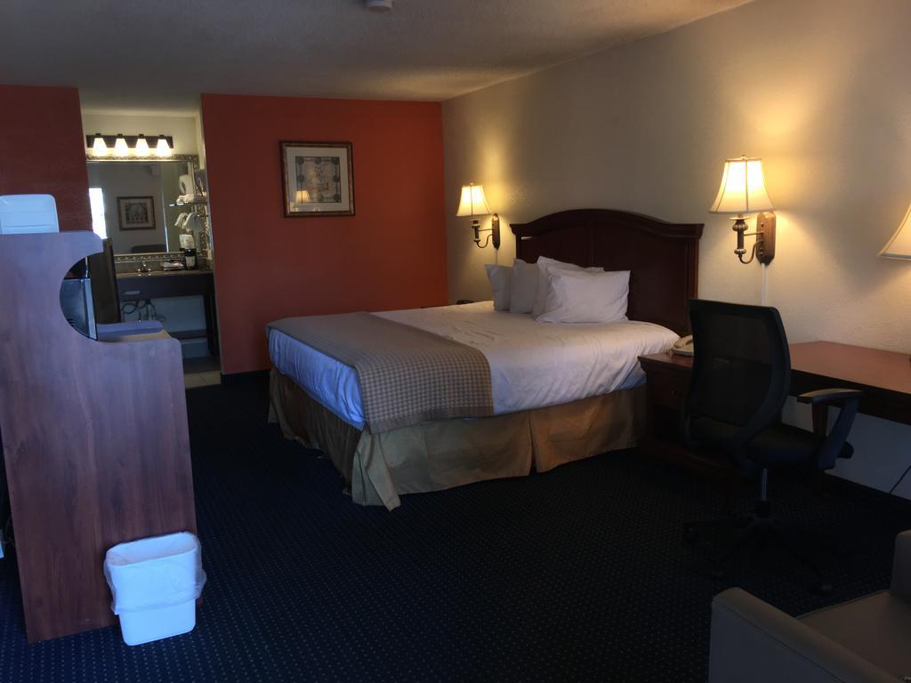 Hotel Baymont By Wyndham Rocky Mount I-95 Extérieur photo