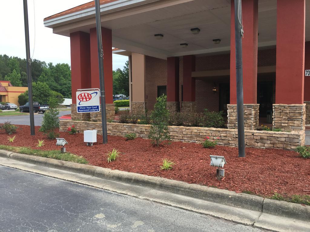 Hotel Baymont By Wyndham Rocky Mount I-95 Extérieur photo