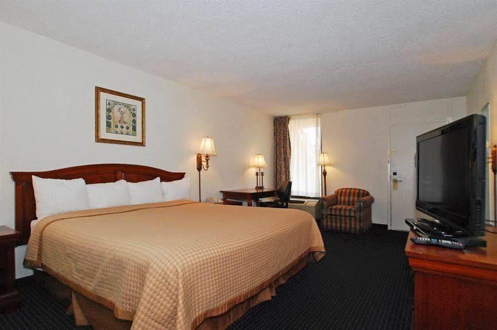 Hotel Baymont By Wyndham Rocky Mount I-95 Extérieur photo
