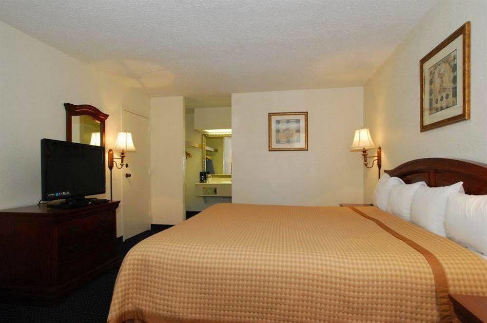 Hotel Baymont By Wyndham Rocky Mount I-95 Extérieur photo